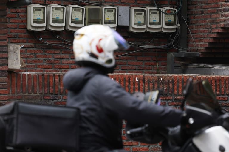유가가 120달러인데, 전기요금 이 항목은 18개 분기째 그대로잖아요 🚧
