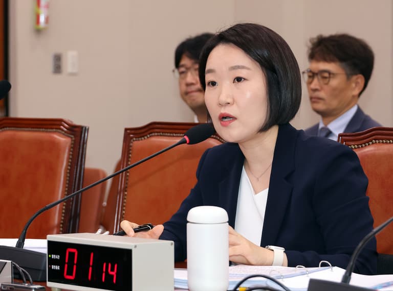 한 해 폐업자 100만 명, 새 중기부 장관 앞에 논평 여섯 개가 쌓였습니다 📮