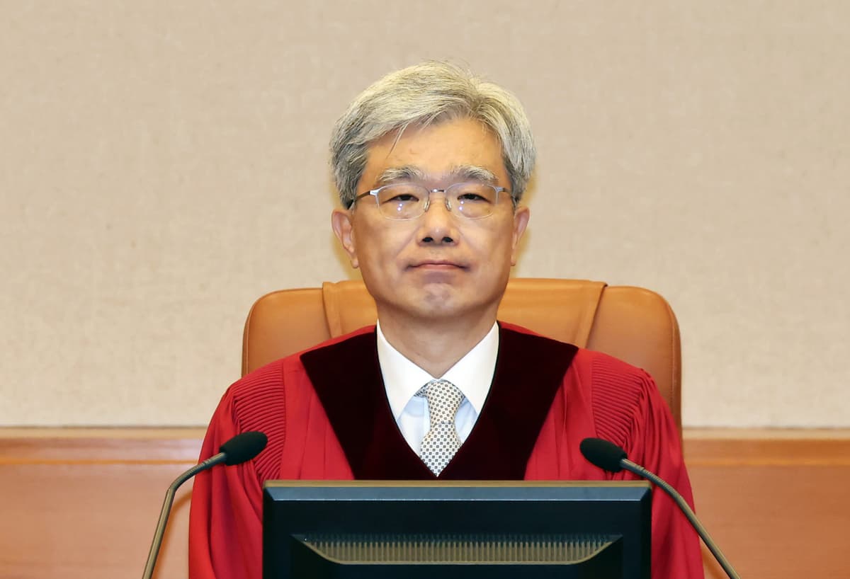 헌재 4대 4로 갈린 공무원 연금 합헌, 정년과 수급 나이 5년 간극이 변수