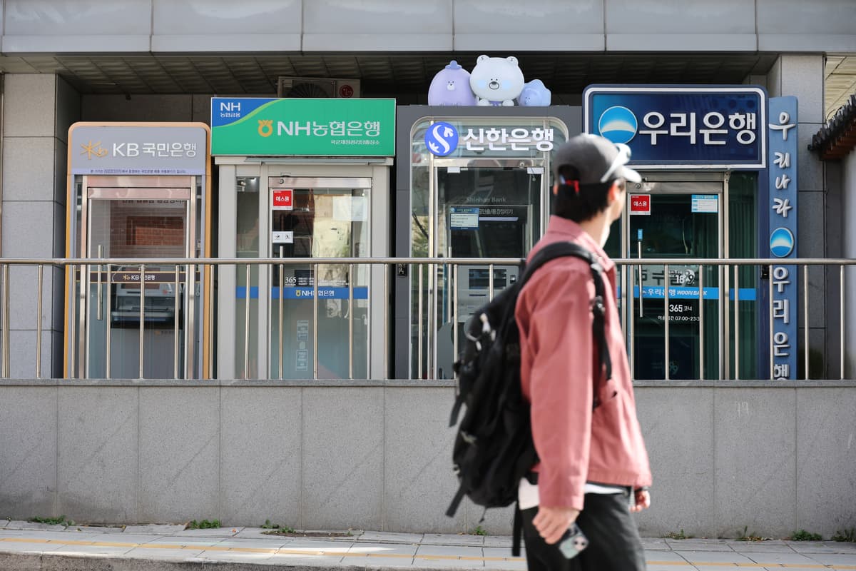 반도체 수출이 성장률 끌어올리는 사이 내수 연체율 동반 상승