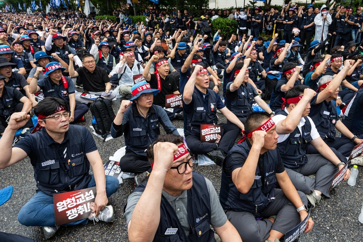 현대차 10년 만의 전면파업…공장 올스톱