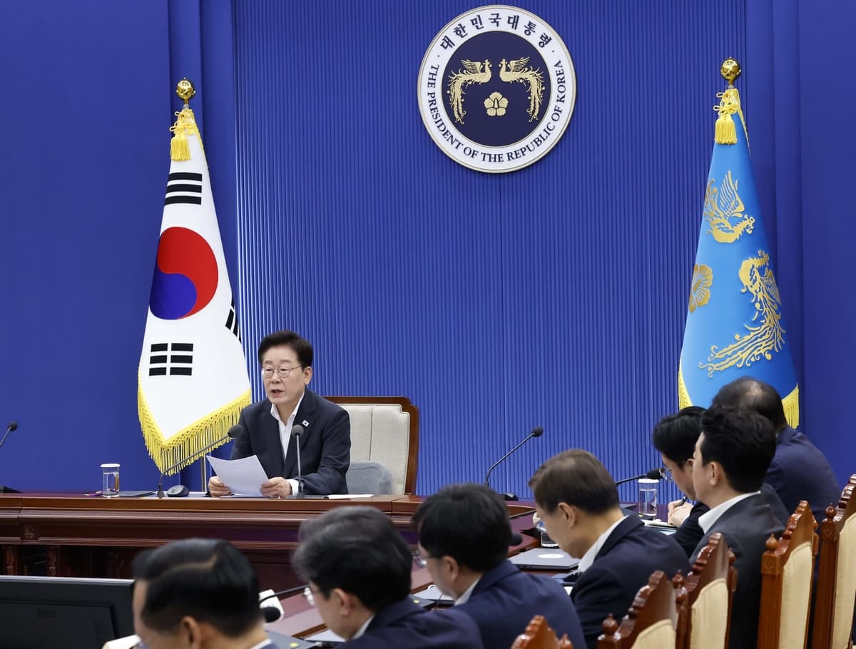 10년 만에 대통령 친인척·측근 밀착 감시…독립성 확보가 관건