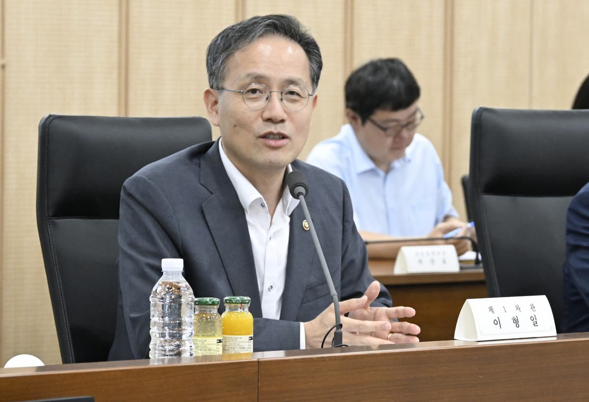 정권마다 요직 거친 정책통…3%대 성장 속 양극화 완화 숙제