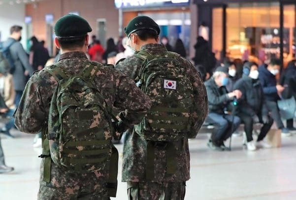 2040년 현역병 13만 명 감축, 이병 계급이 없어진다고?
