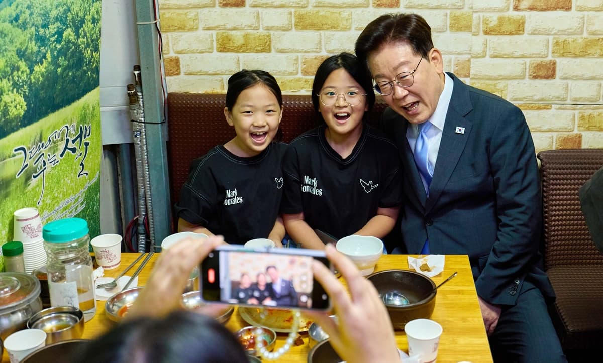 리얼미터 10월 1주 지지율, 0.5%포인트 내렸는데 중도층은 혼자 올랐다고?