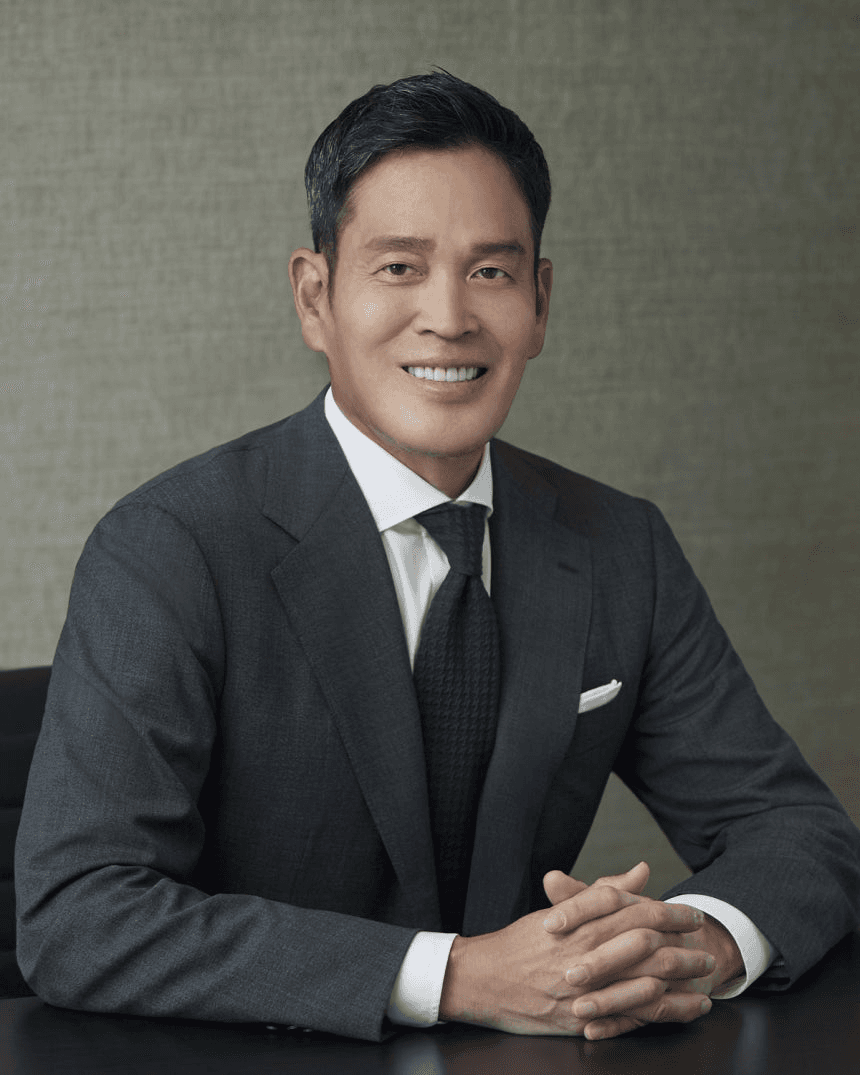 정용진 회장, 13년 만에 이마트 대표 복귀·각자대표 체제로 전환