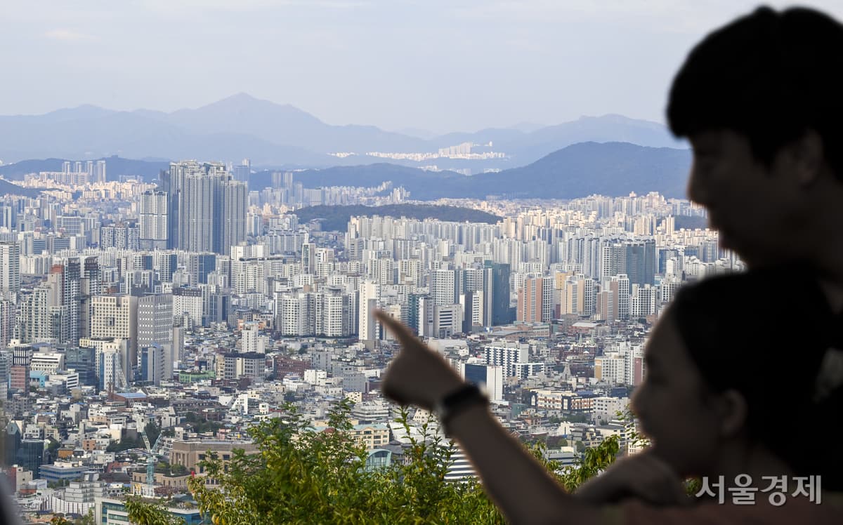 서울 아파트 매물이 7개월 만에 최다인데 집값은 89주째 오른다고요?